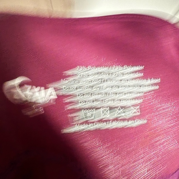 Zyia Women’s Leggings Set - Burgundy and Black Camouflage - Picture 3 of 4